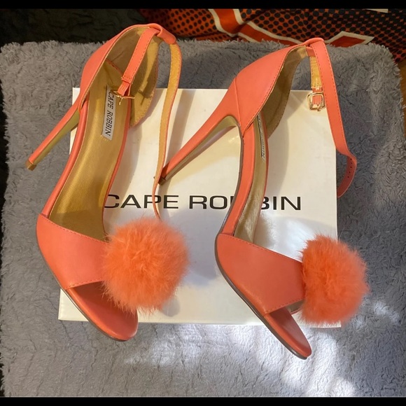 Woman heels - Picture 3 of 7